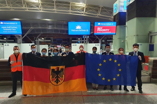 Chuyến bay chở công dân hồi hương và trang bị y tế viện trợ 5 nước châu Âu